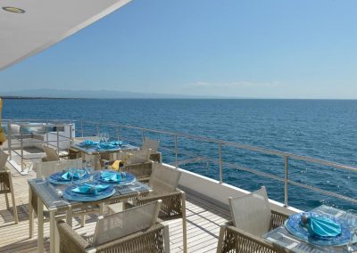 Alya galapagos cruise diner deck